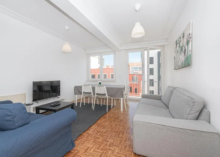 Houze Spacious Near Marques De Pombal *